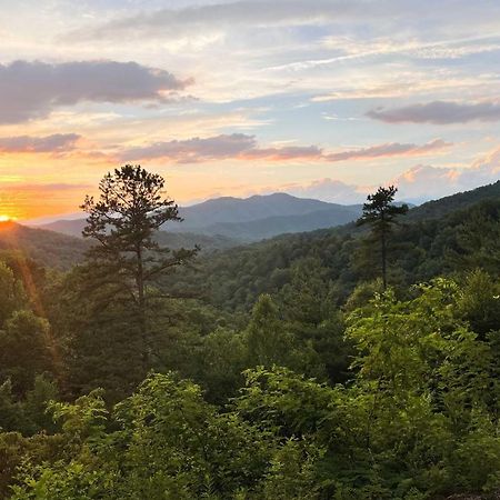 Vibrant Bryson City Home With Mtn Views And Deck! Bagian luar foto