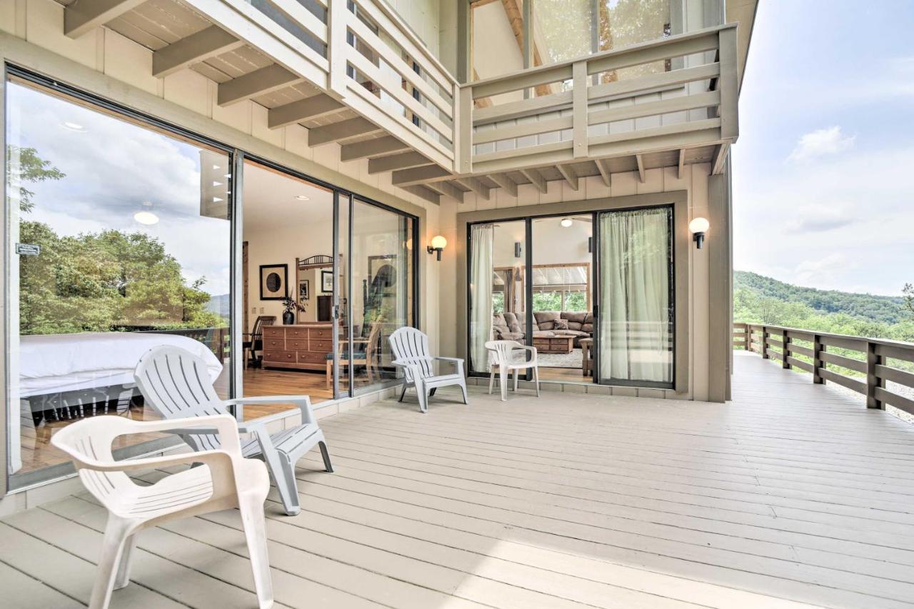 Vibrant Bryson City Home With Mtn Views And Deck! Bagian luar foto