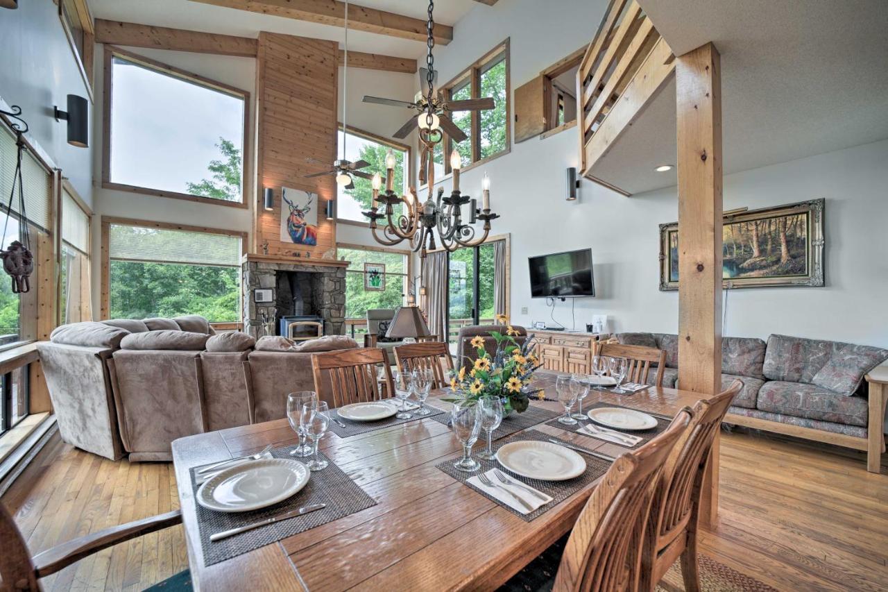 Vibrant Bryson City Home With Mtn Views And Deck! Bagian luar foto