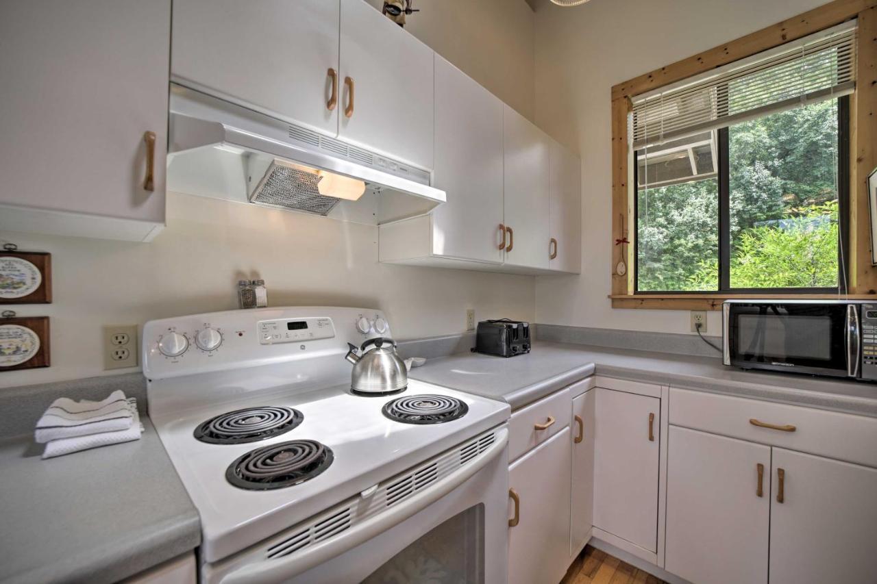 Vibrant Bryson City Home With Mtn Views And Deck! Bagian luar foto
