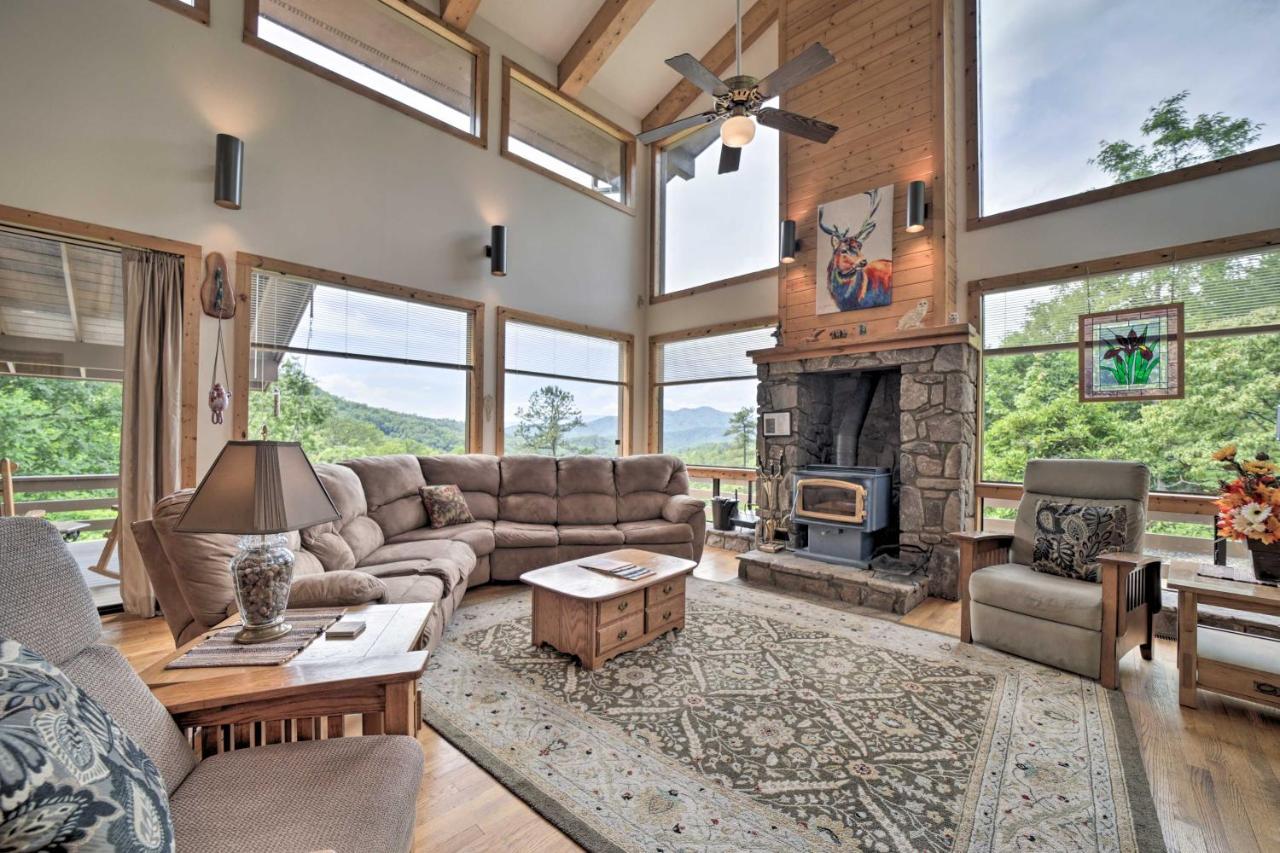 Vibrant Bryson City Home With Mtn Views And Deck! Bagian luar foto