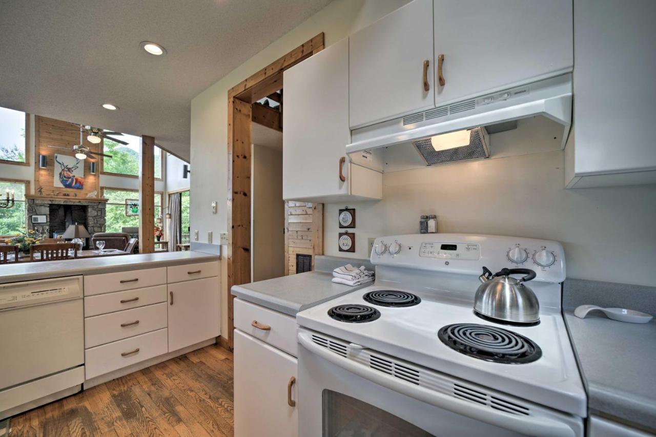 Vibrant Bryson City Home With Mtn Views And Deck! Bagian luar foto