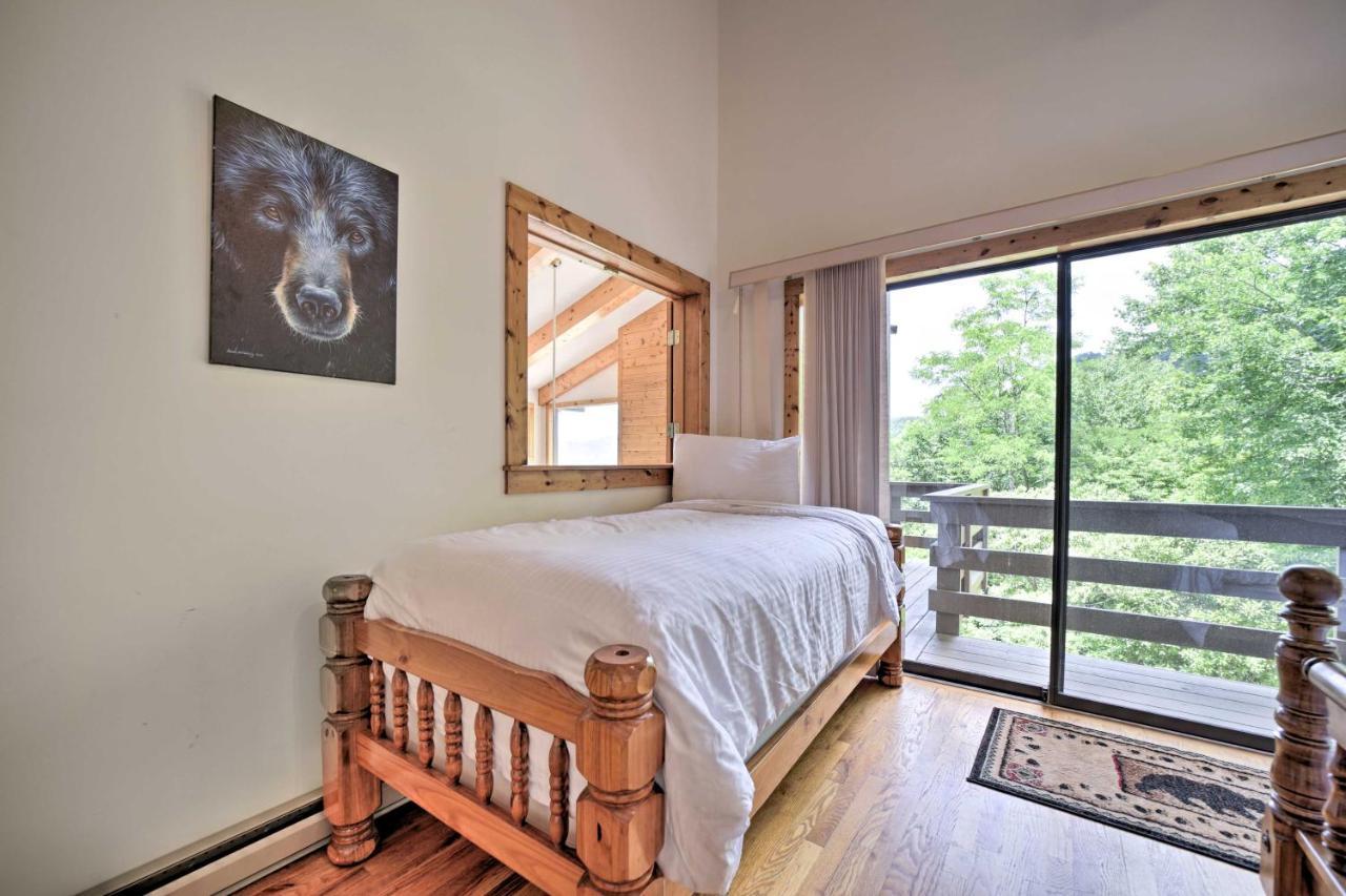 Vibrant Bryson City Home With Mtn Views And Deck! Bagian luar foto