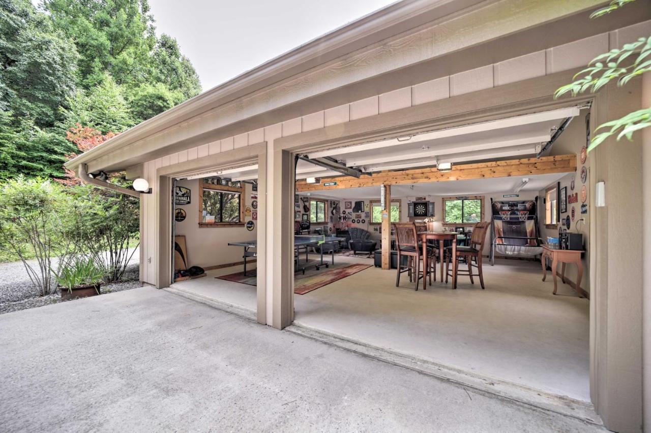 Vibrant Bryson City Home With Mtn Views And Deck! Bagian luar foto