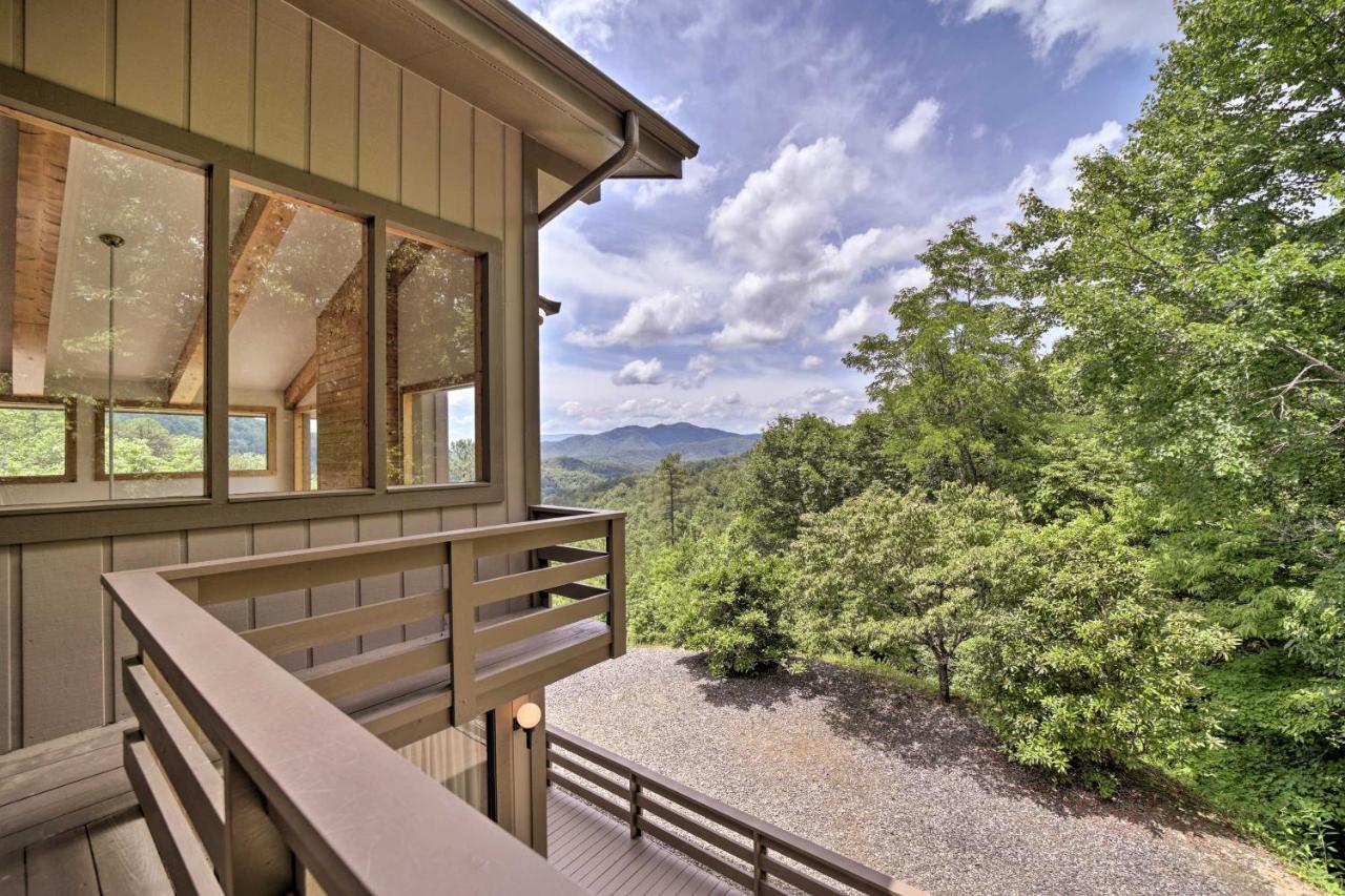 Vibrant Bryson City Home With Mtn Views And Deck! Bagian luar foto