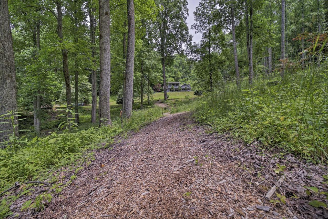 Vibrant Bryson City Home With Mtn Views And Deck! Bagian luar foto