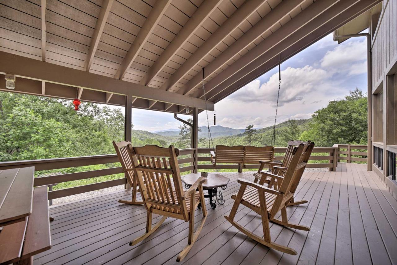 Vibrant Bryson City Home With Mtn Views And Deck! Bagian luar foto