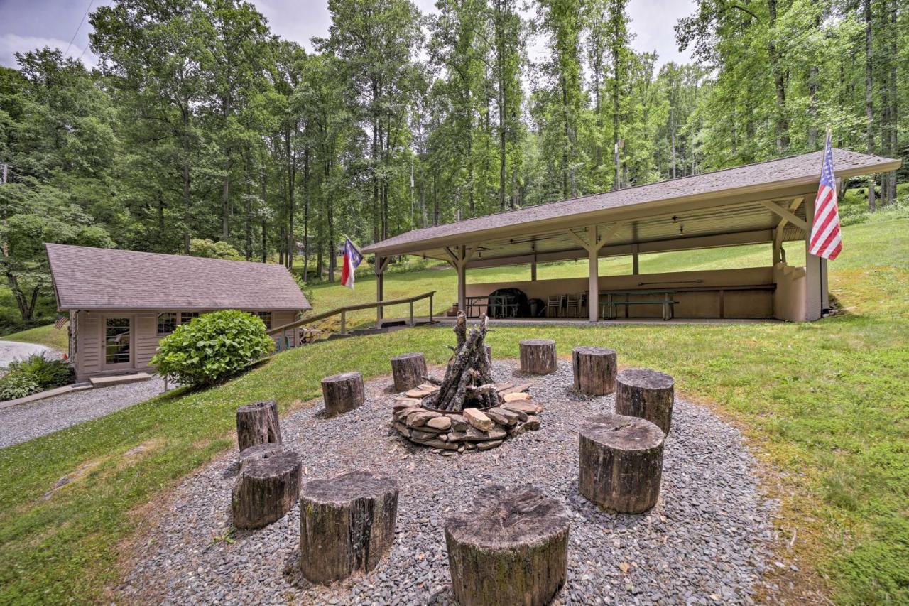 Vibrant Bryson City Home With Mtn Views And Deck! Bagian luar foto